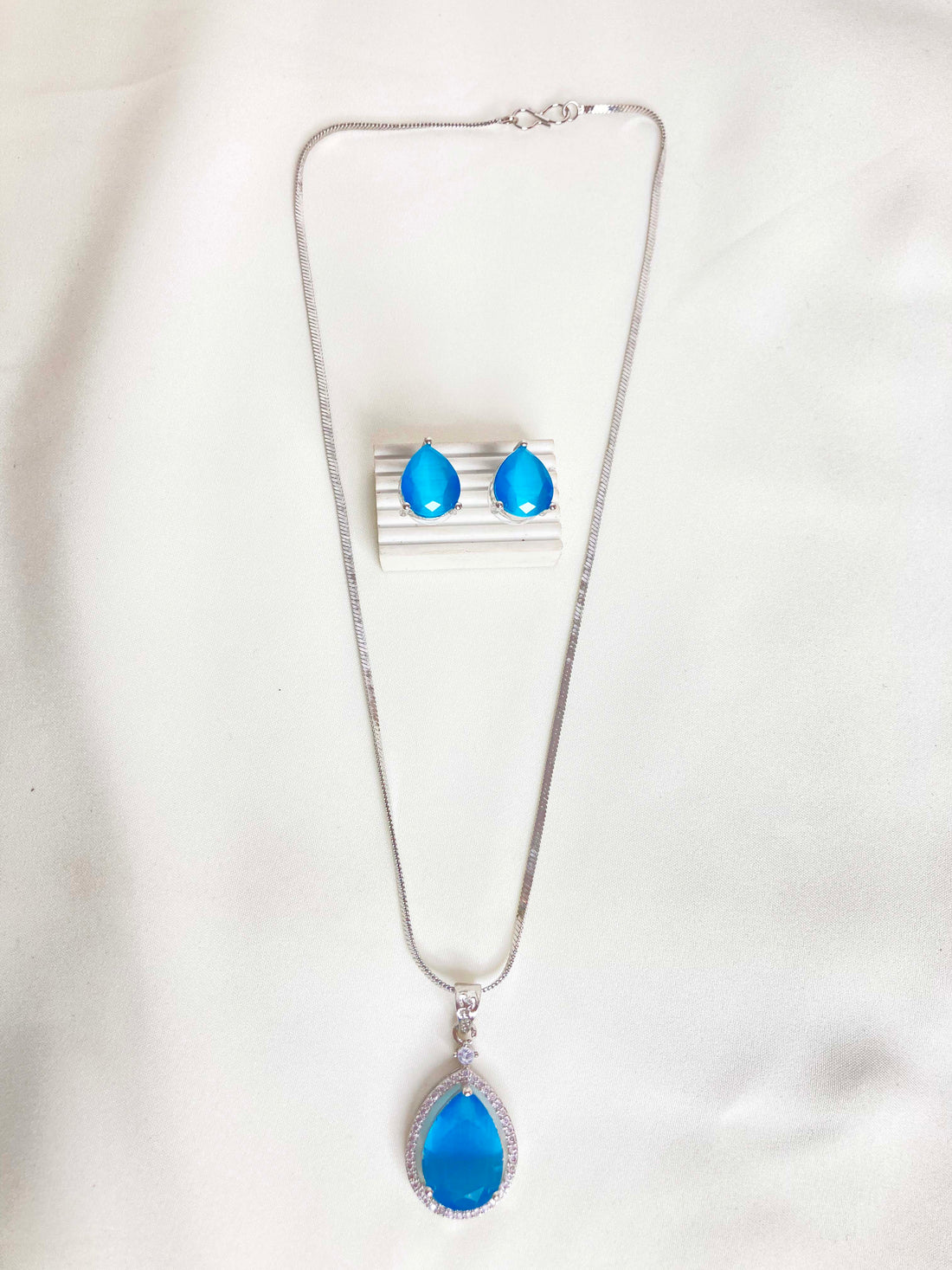 Aqua Banni Pendent Set