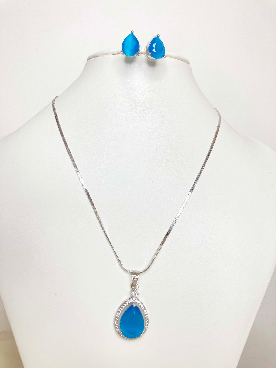 Aqua Banni Pendent Set