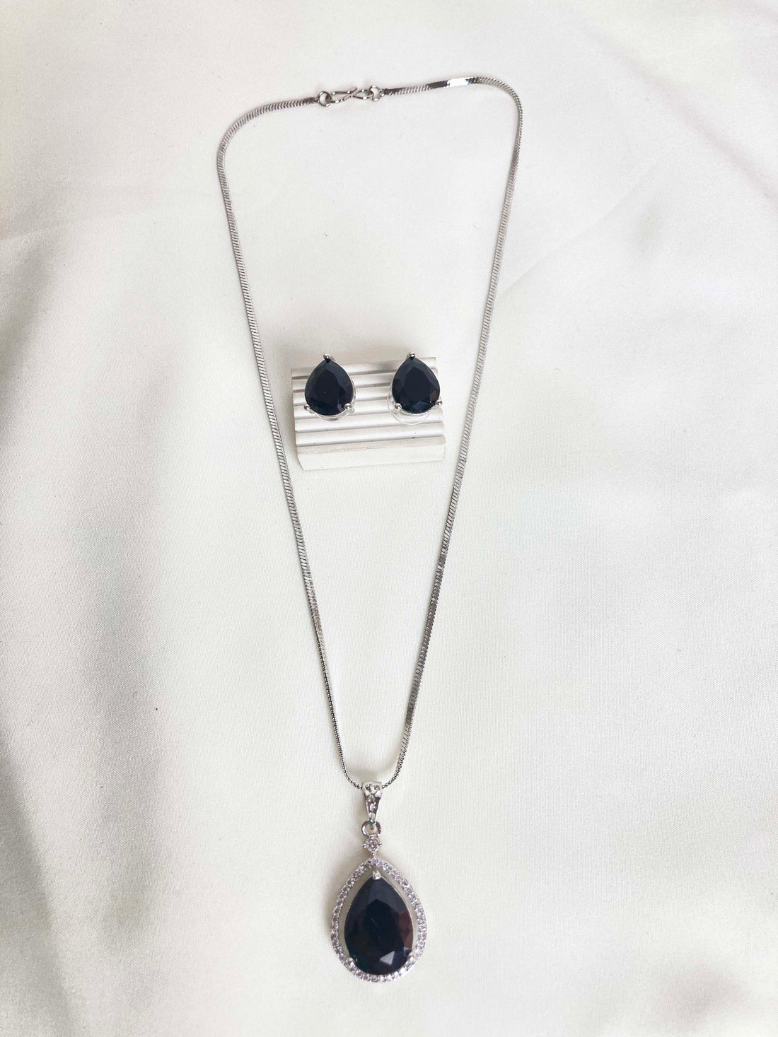 Black Chahat Pendent Set