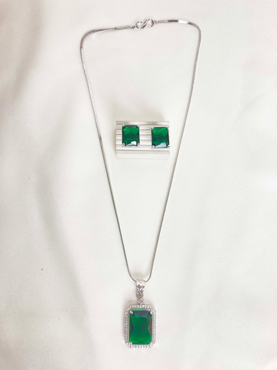 Green Kirti Pendent Set