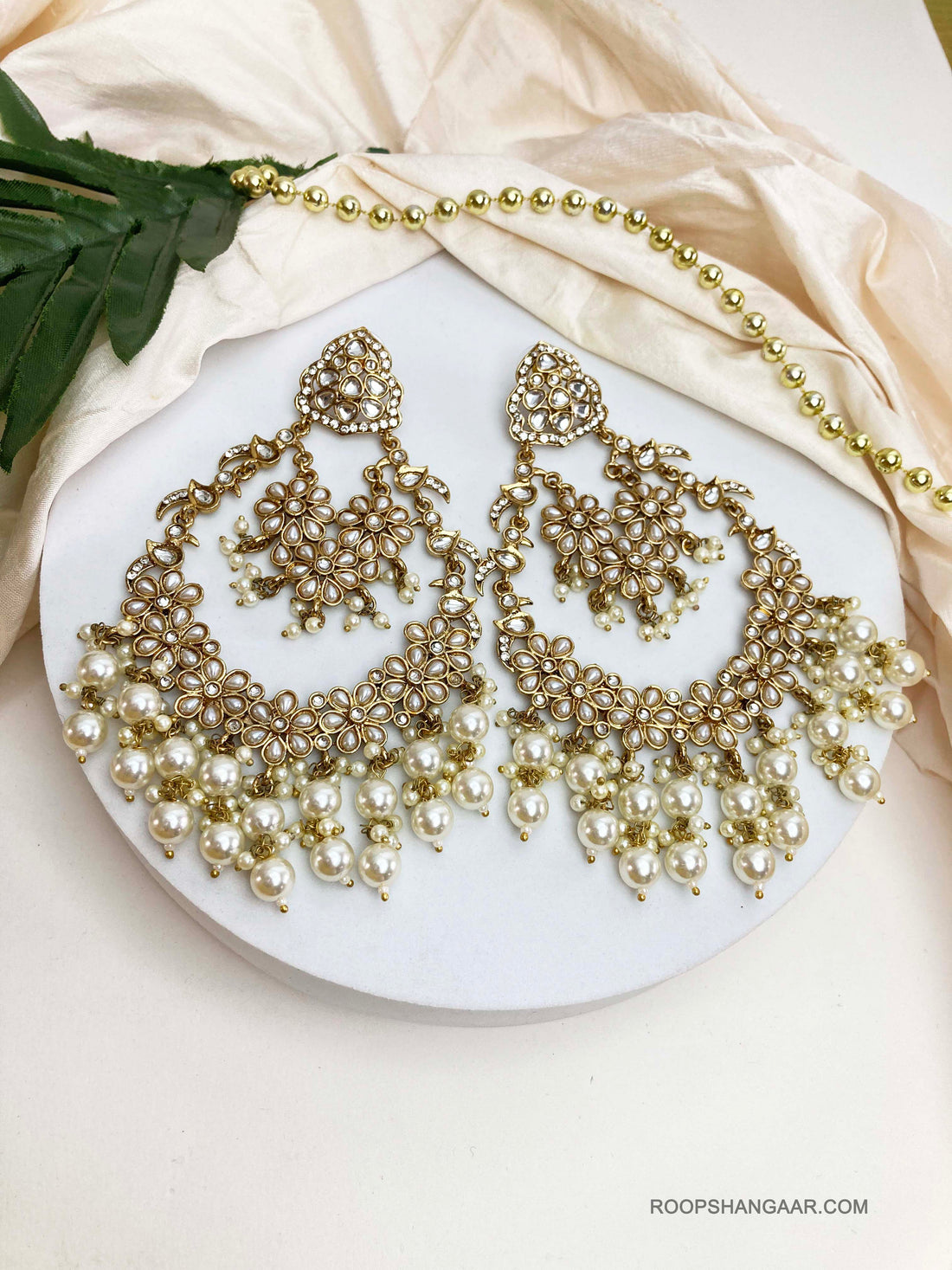 White Kashvi Chaandbalis
