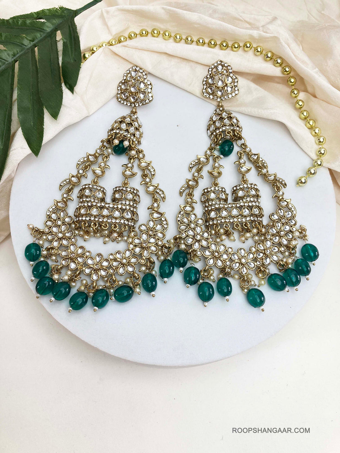 Emerald Leela Chaandbalis