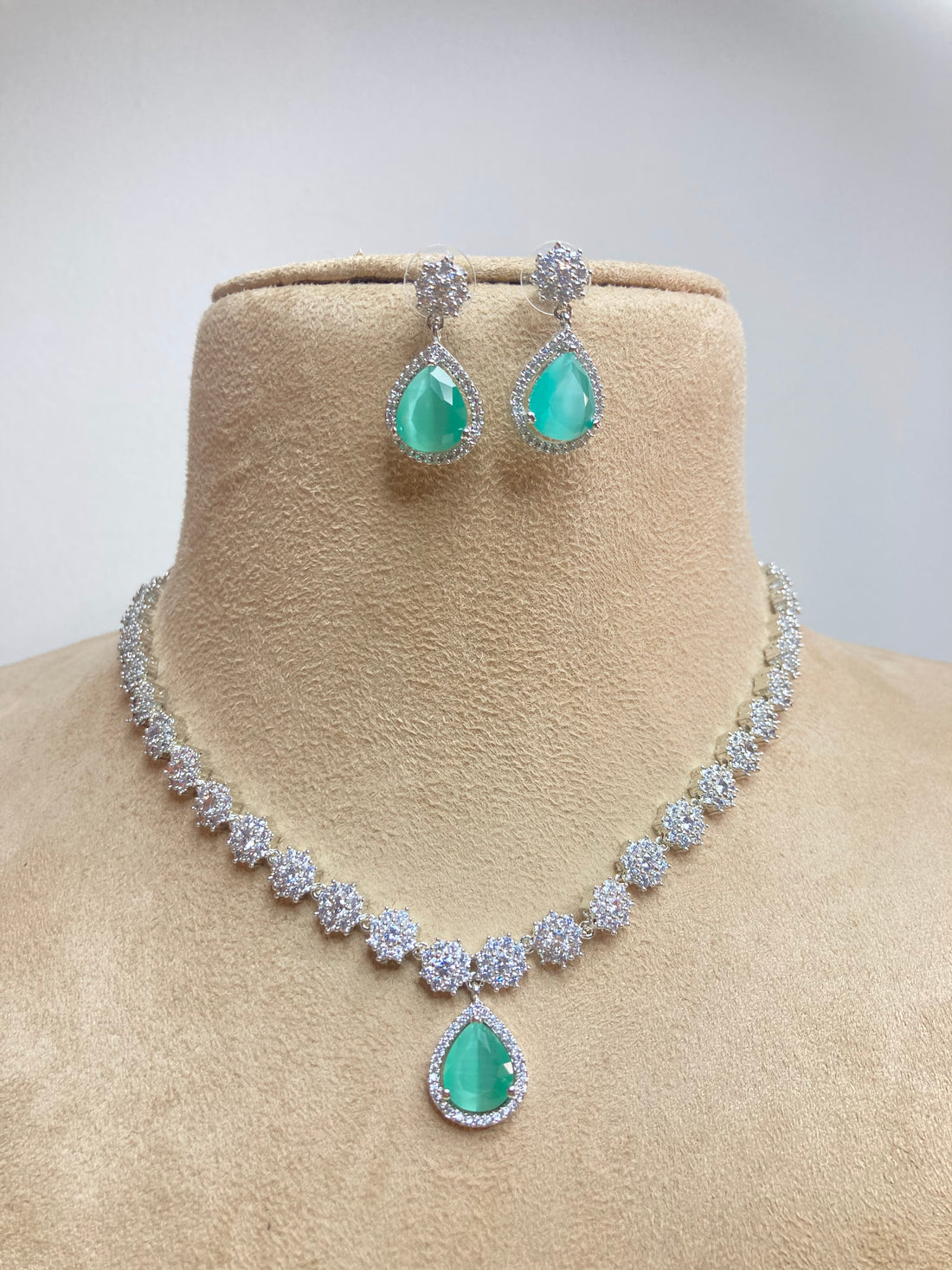 Mint Lily Zirconia Jewellery Set