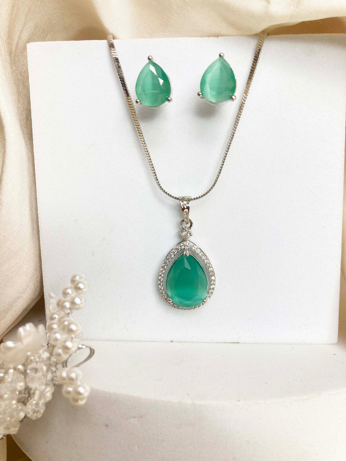 Mint Ruhani Pendent Set