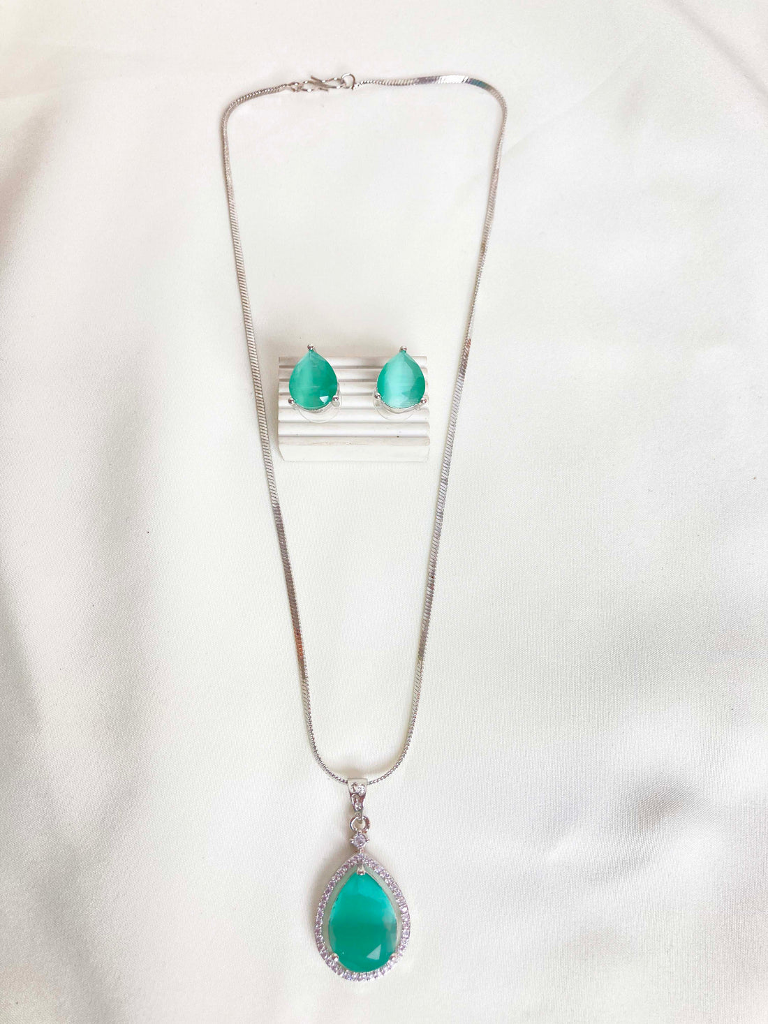 Mint Ruhani Pendent Set