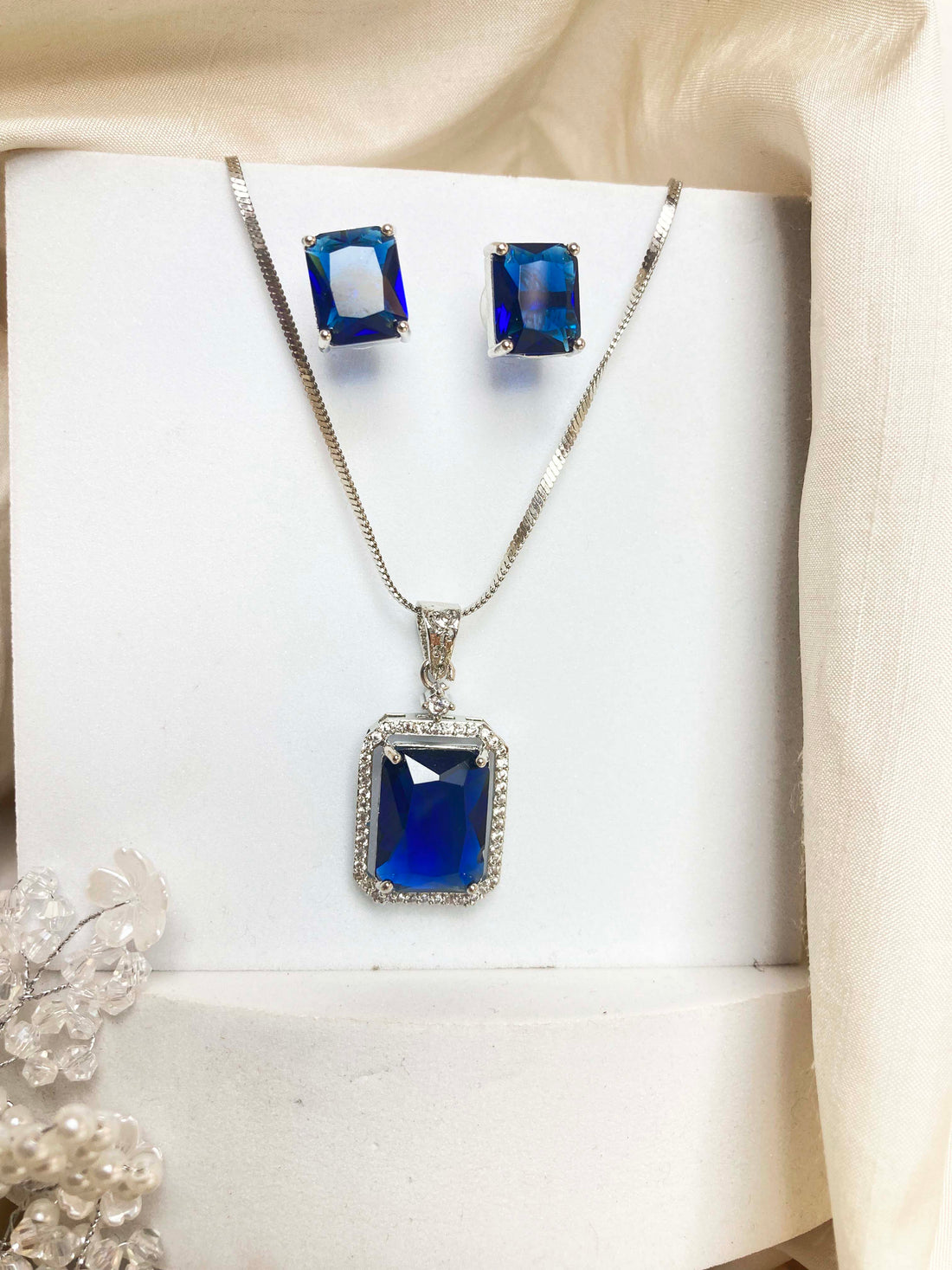 Navy Kashvi Pendent Set