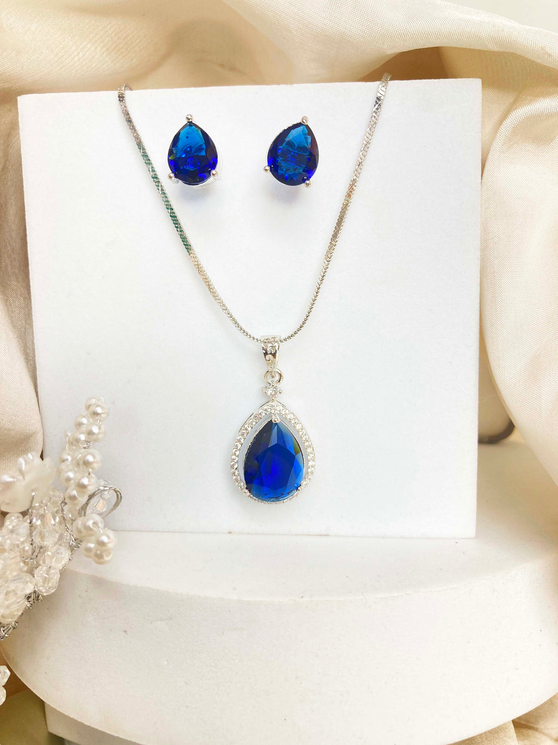 Navy Riti Pendent Set