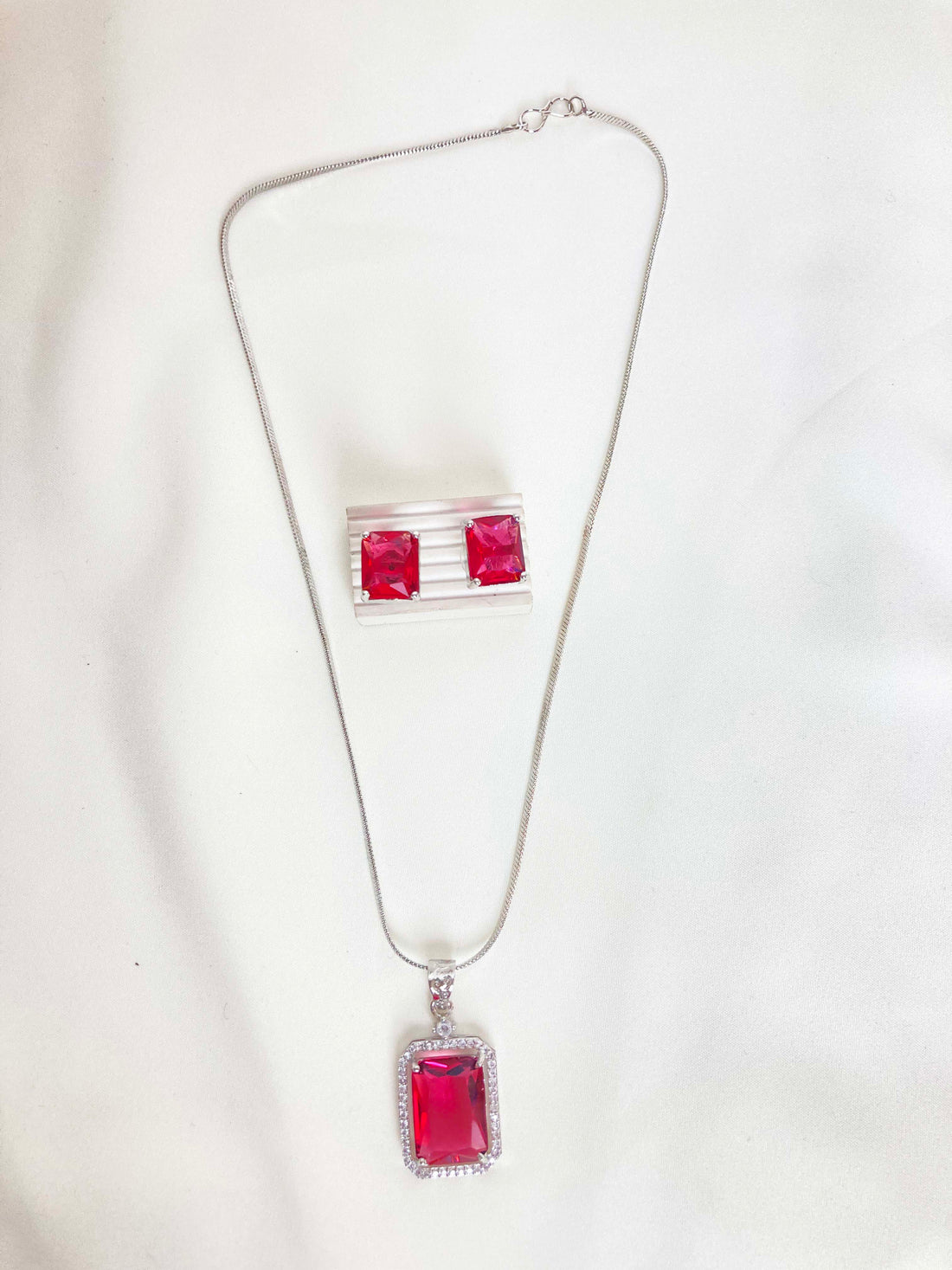 Red Aaruhi Pendent Set