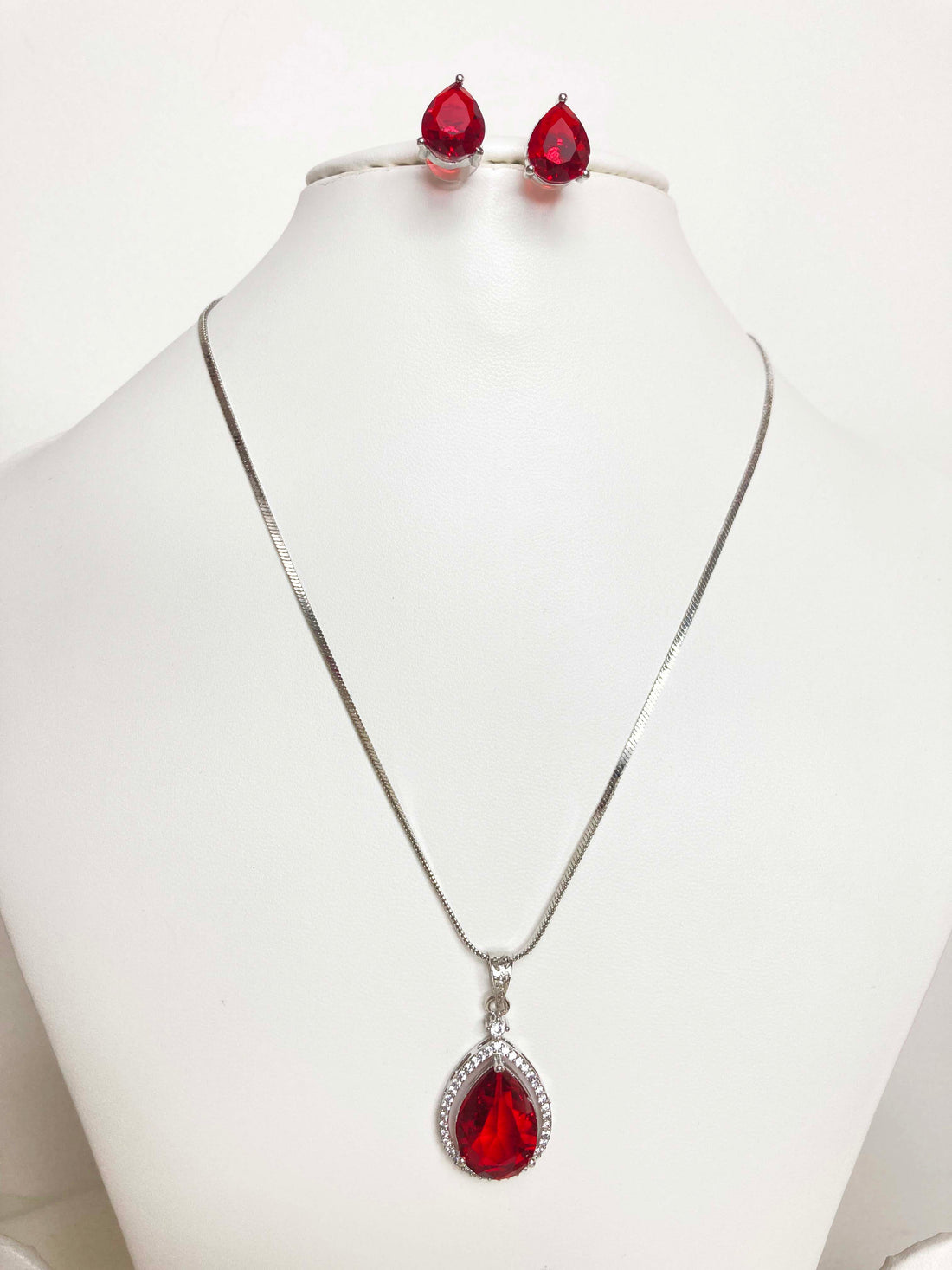 Red Rhea Pendent Set