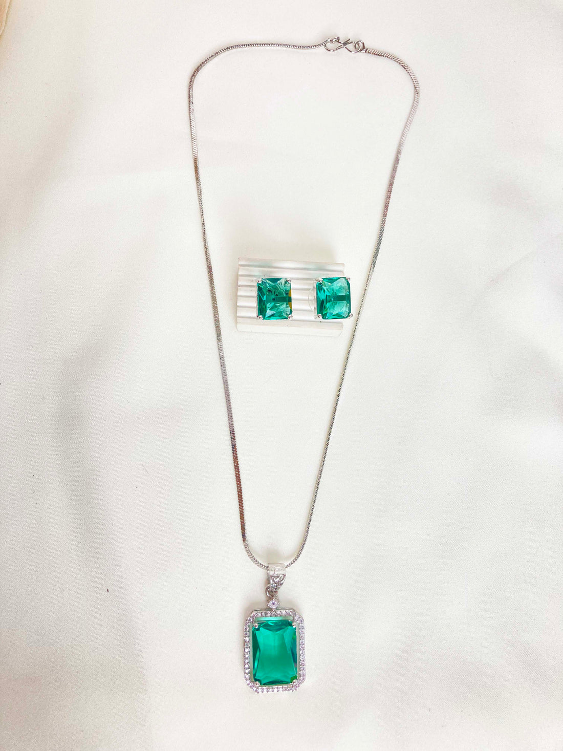 Rama Green Himani Pendent Set