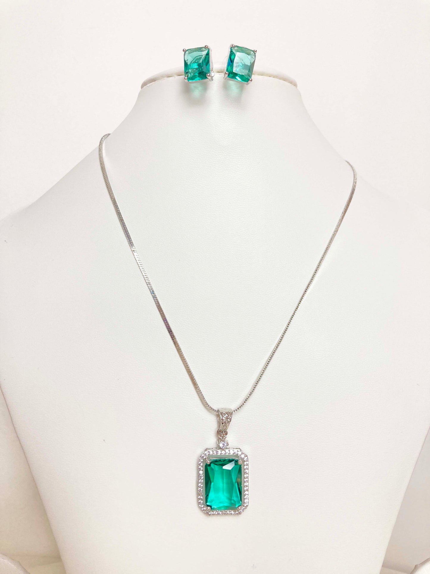 Rama Green Himani Pendent Set