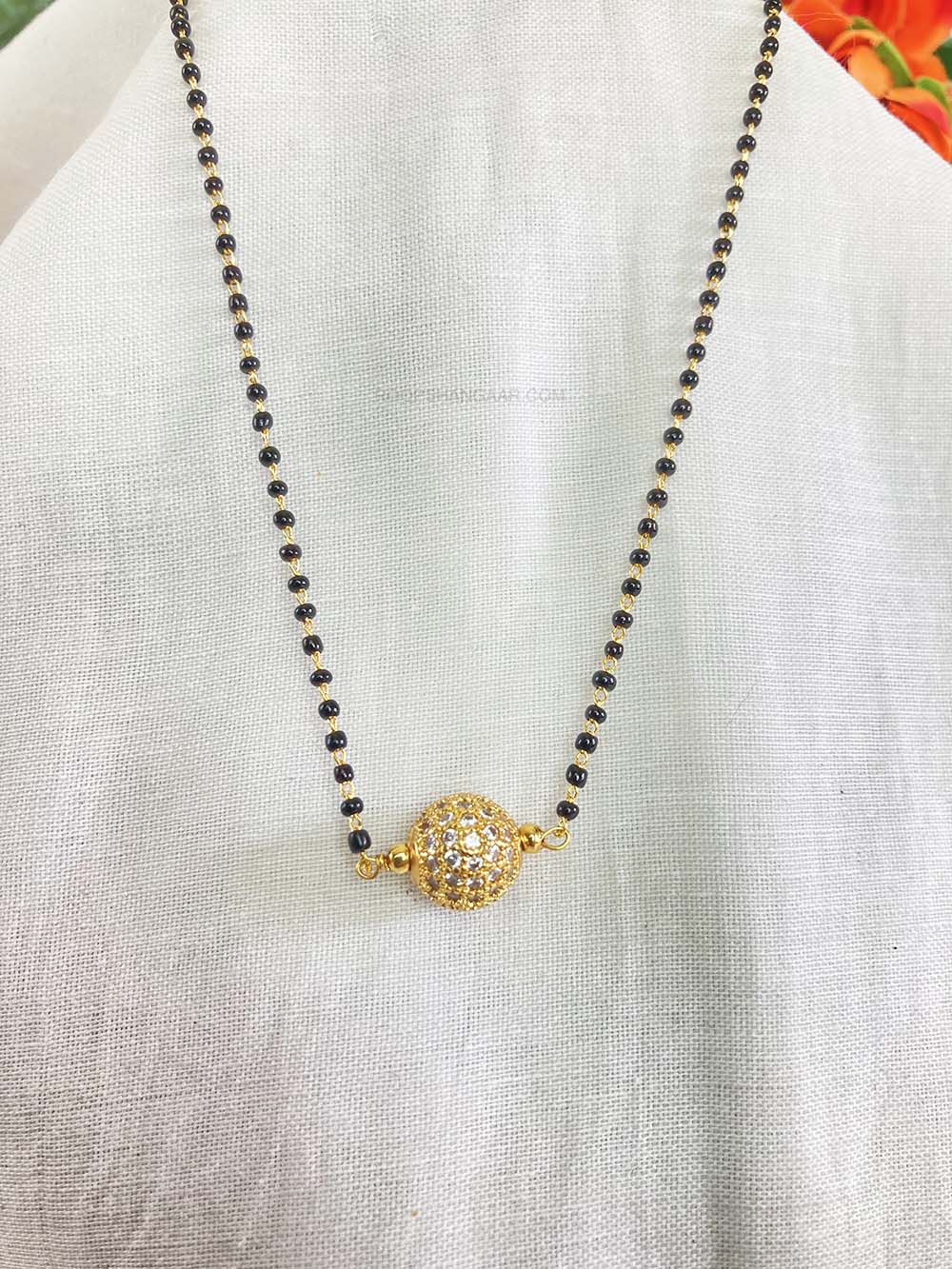 Gold Eva Delicate Mangalsutra