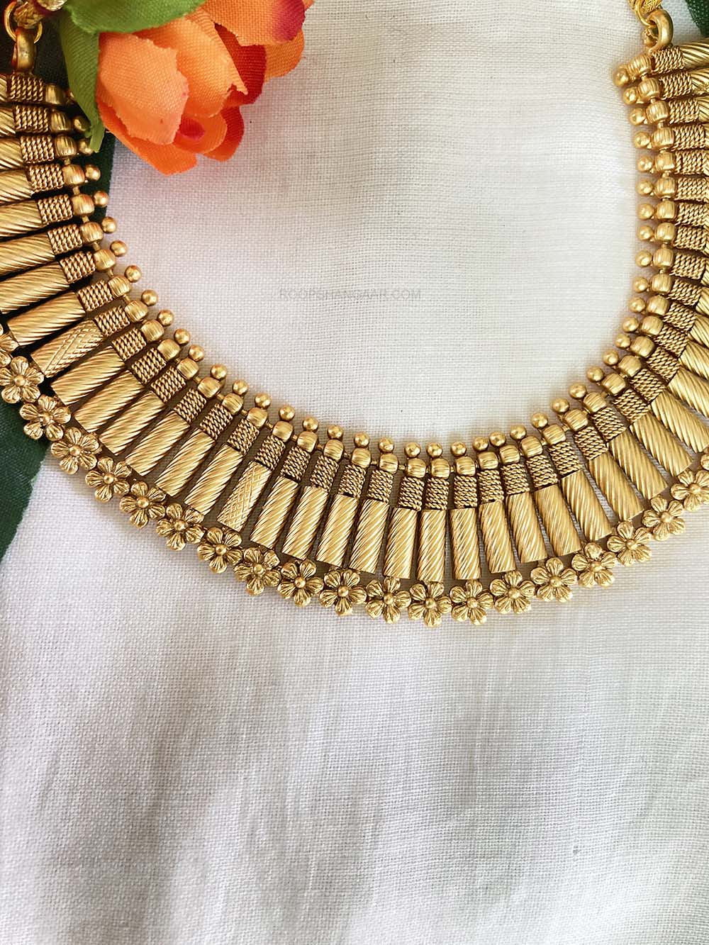 Golden Kiya Jewellery Set