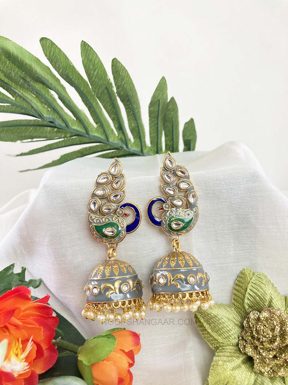 Gray Mayuri Juhmki Earrigs