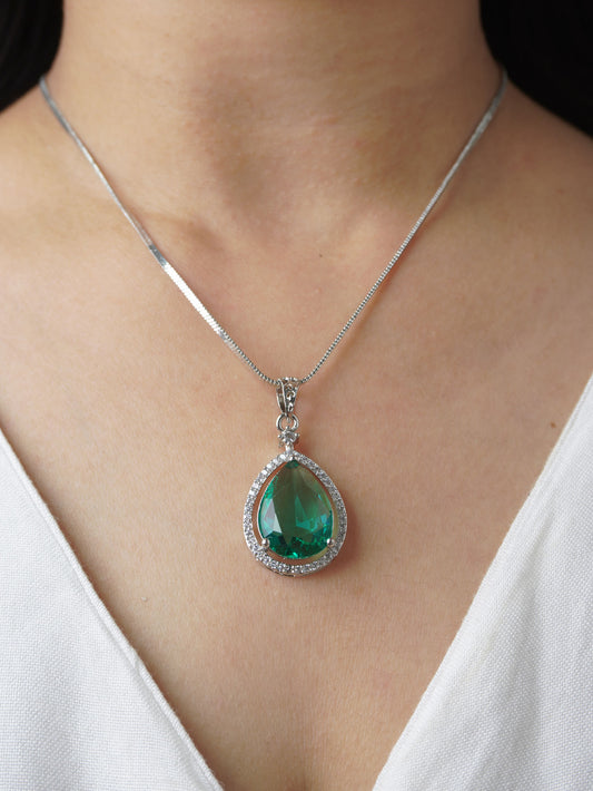 Green Chavi Pendent Set