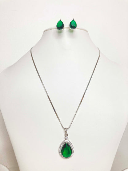 Green Chavi Pendent Set