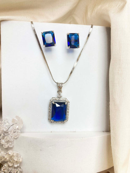 Navy Kashvi Pendent Set