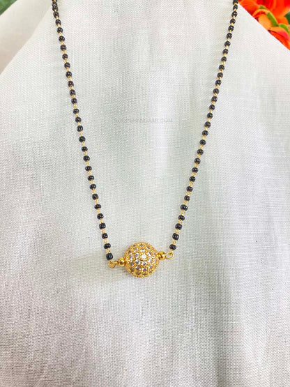 Gold Eva Delicate Mangalsutra